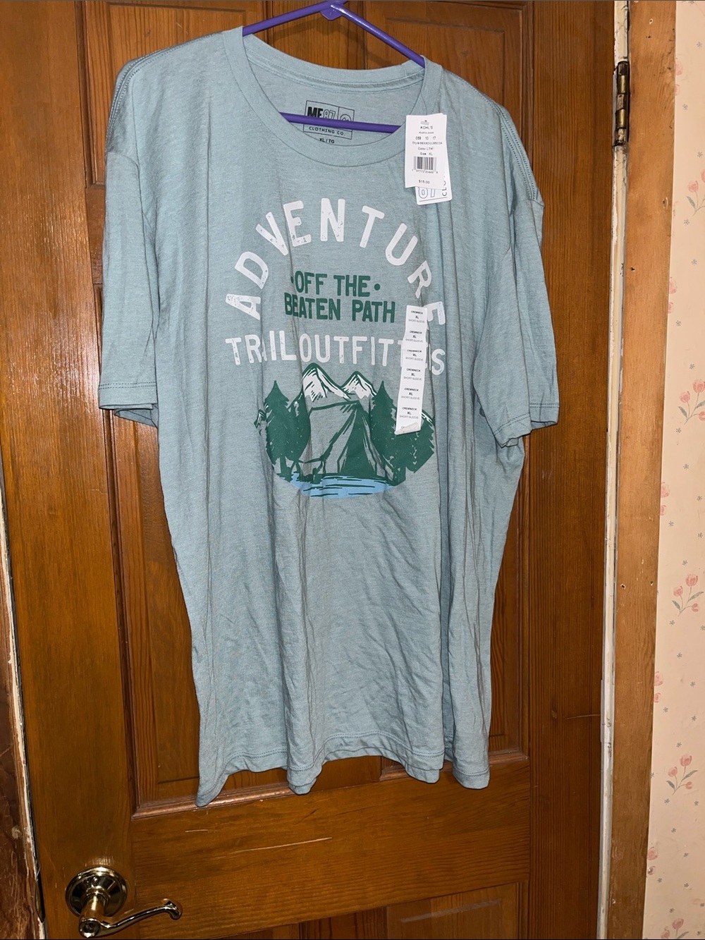 Adventure trail outfitters Graphic Crewneck T-Shirt - Light Sage Green